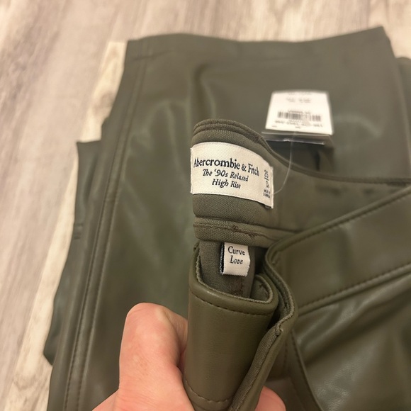 Abercrombie and Fitch womens leather 90s wide leg 25(0) short Curve love - Picture 2 of 7